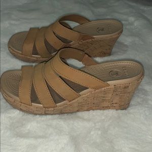 Croc wedges